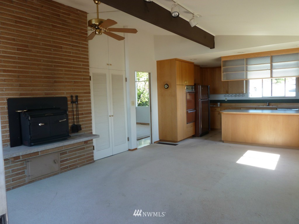 8639 Fauntlee Crest Southwest Seattle, WA 98136 - Photo 7 of 18 Gallery Image 7