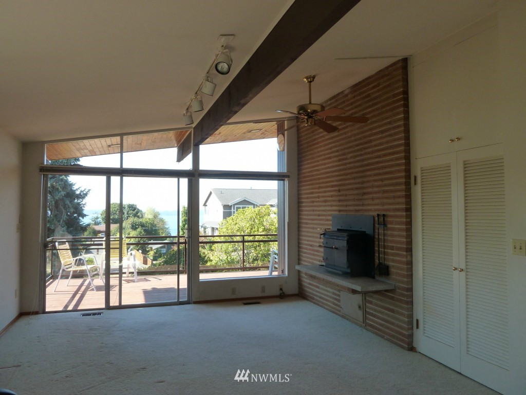 8639 Fauntlee Crest Southwest Seattle, WA 98136 - Photo 8 of 18 Gallery Image 8