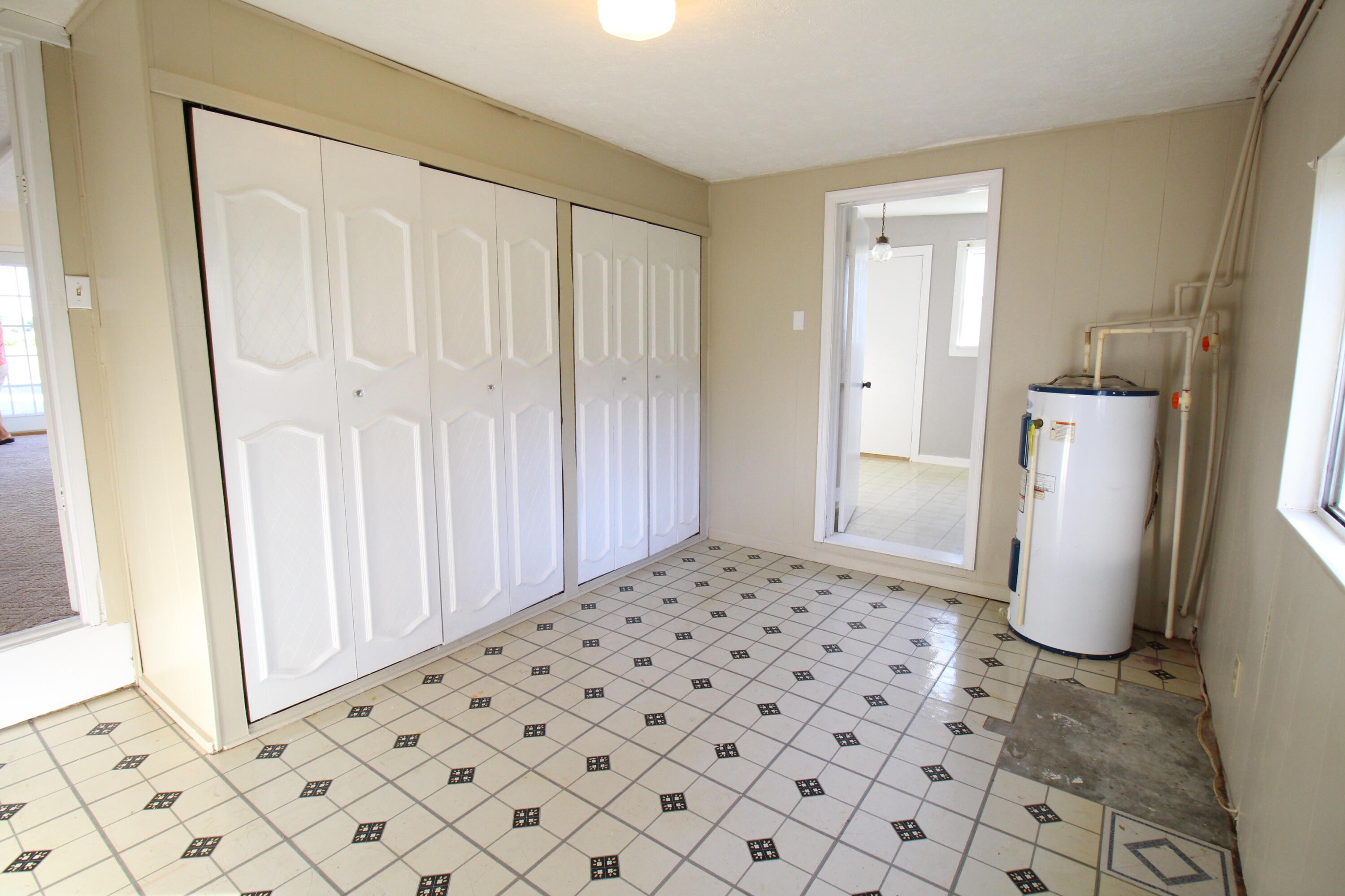 285 Compton Road Jeffersonville, KY 40337 - Photo 30 of 41 Laundry Room