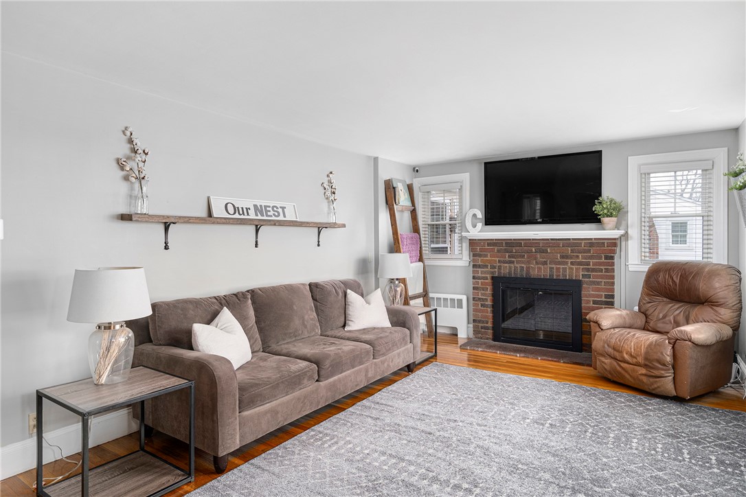 19 Bryant Road Cranston, RI 02910 - Photo 4 of 30 Gallery Image 4