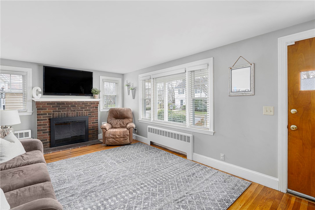 19 Bryant Road Cranston, RI 02910 - Photo 5 of 30 Gallery Image 5