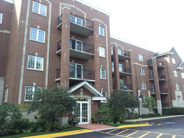 $2,800 | 1479 North Milwaukee Avenue, Unit 309, Libertyville, IL 60048