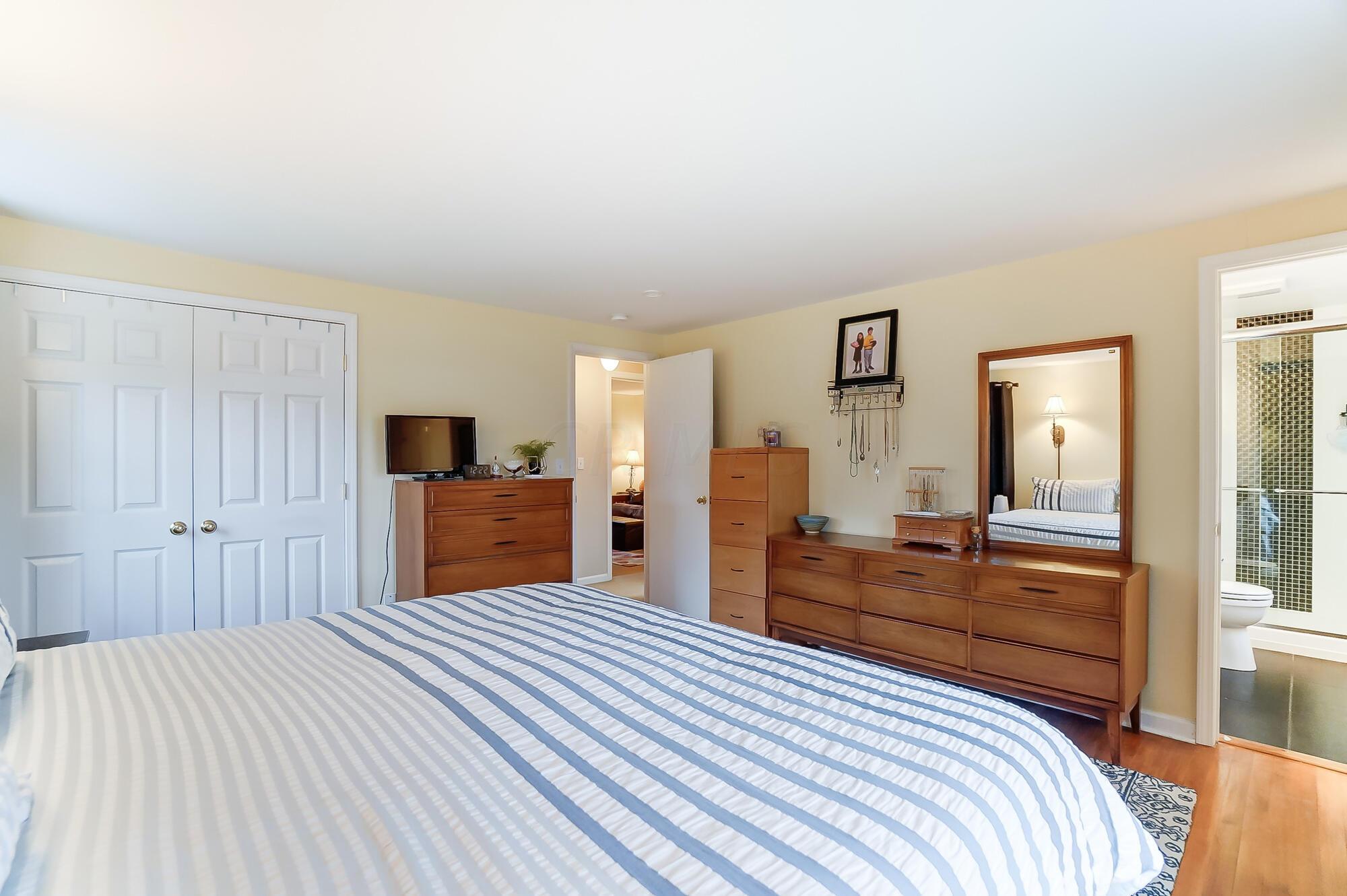 1200 Windham Road Columbus, OH 43220 - Photo 40 of 84 042