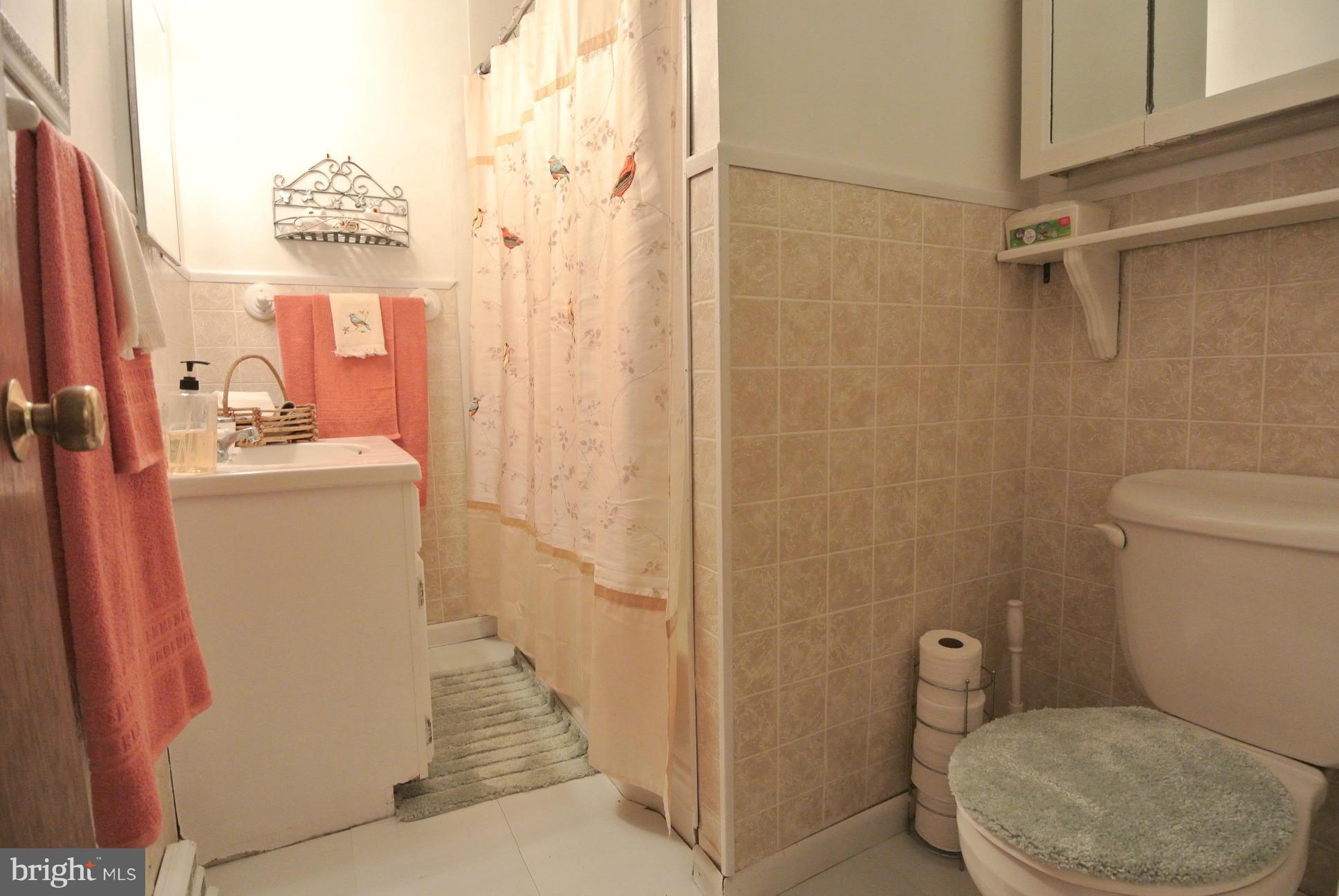 11824 Chapman Road Kingsville, MD 21087 - Photo 24 of 30 Full Hall Bath w/Tub/Shower Combo., Single Vanity