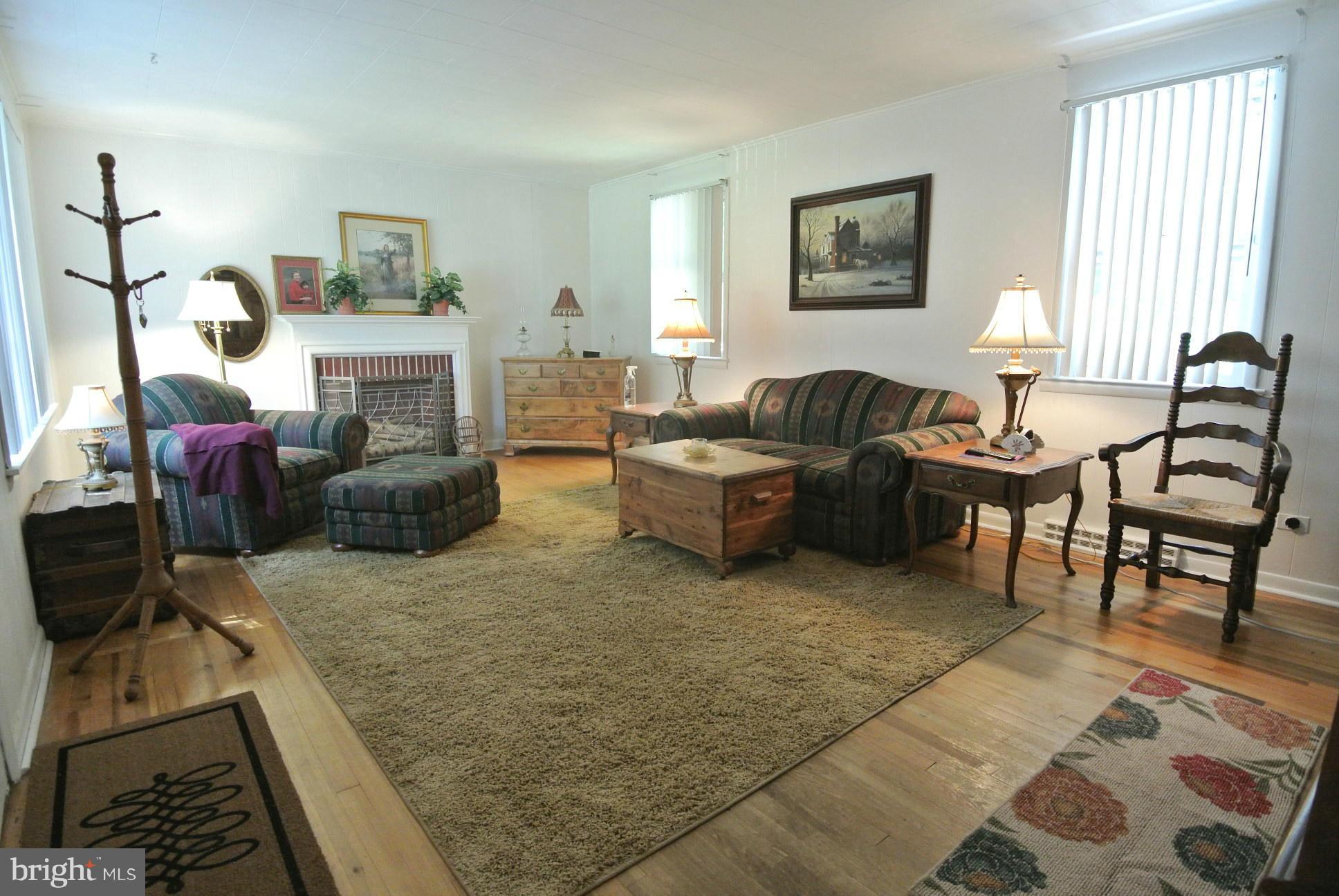 11824 Chapman Road Kingsville, MD 21087 - Photo 7 of 30 Spac. Liv.Rm w/Decorative Fireplace, Crown Molding