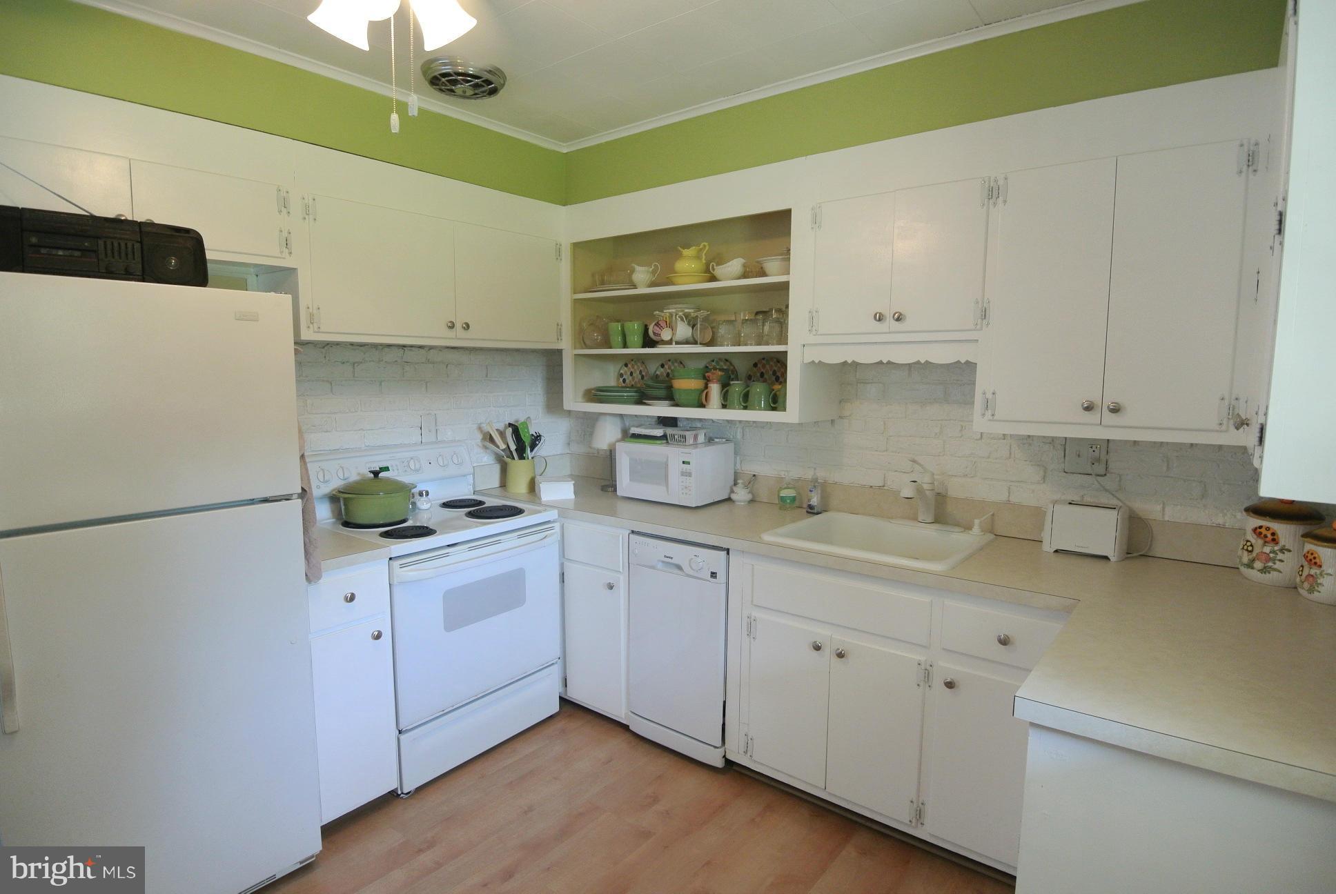 11824 Chapman Road Kingsville, MD 21087 - Photo 10 of 30 Great, Eat-In Country Kitchen, All Appl. Convey
