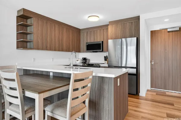 $4,000 | 1500 Rycroft Street, Unit 1706R, Honolulu, HI 96814