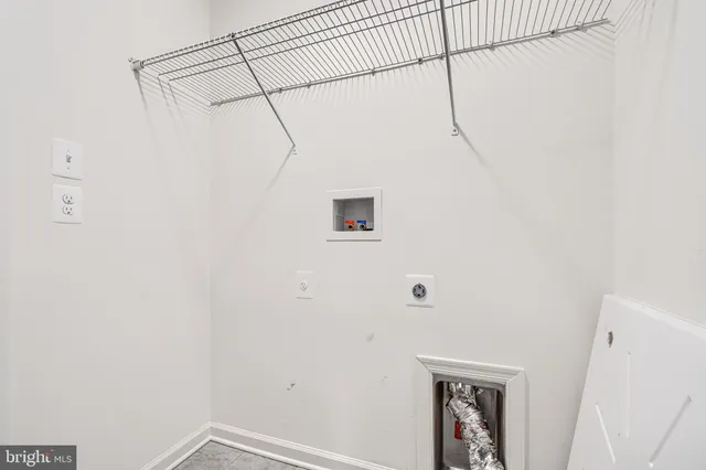 a view of an house with swimming pool