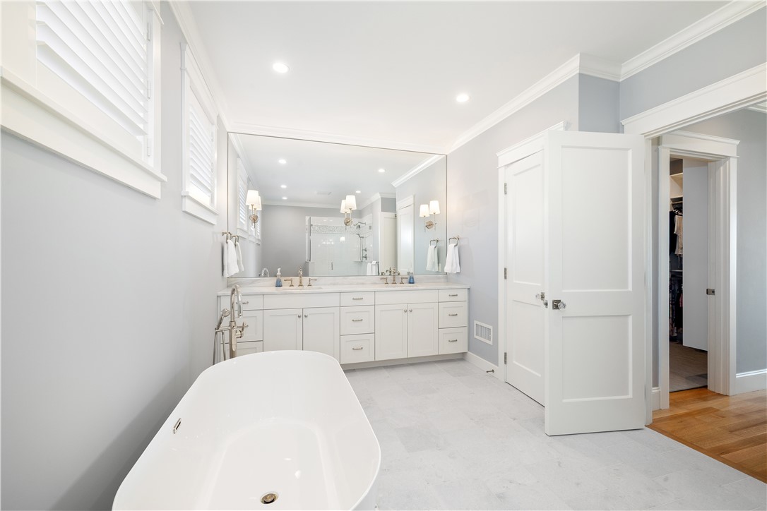 1044 Ocean Road Narragansett, RI 02882 - Photo 19 of 50