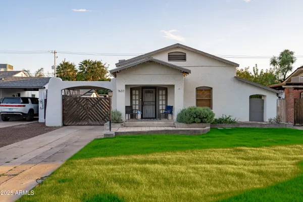 $488,000 | 1637 East Earll Drive, Phoenix, AZ 85016