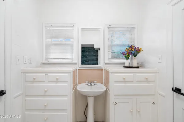 $488,000 | 1637 East Earll Drive, Phoenix, AZ 85016