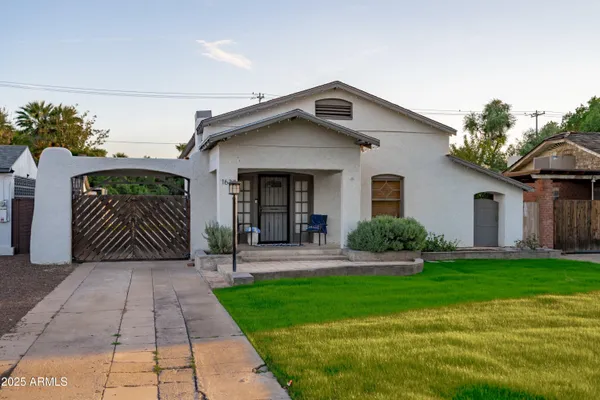 $488,000 | 1637 East Earll Drive, Phoenix, AZ 85016
