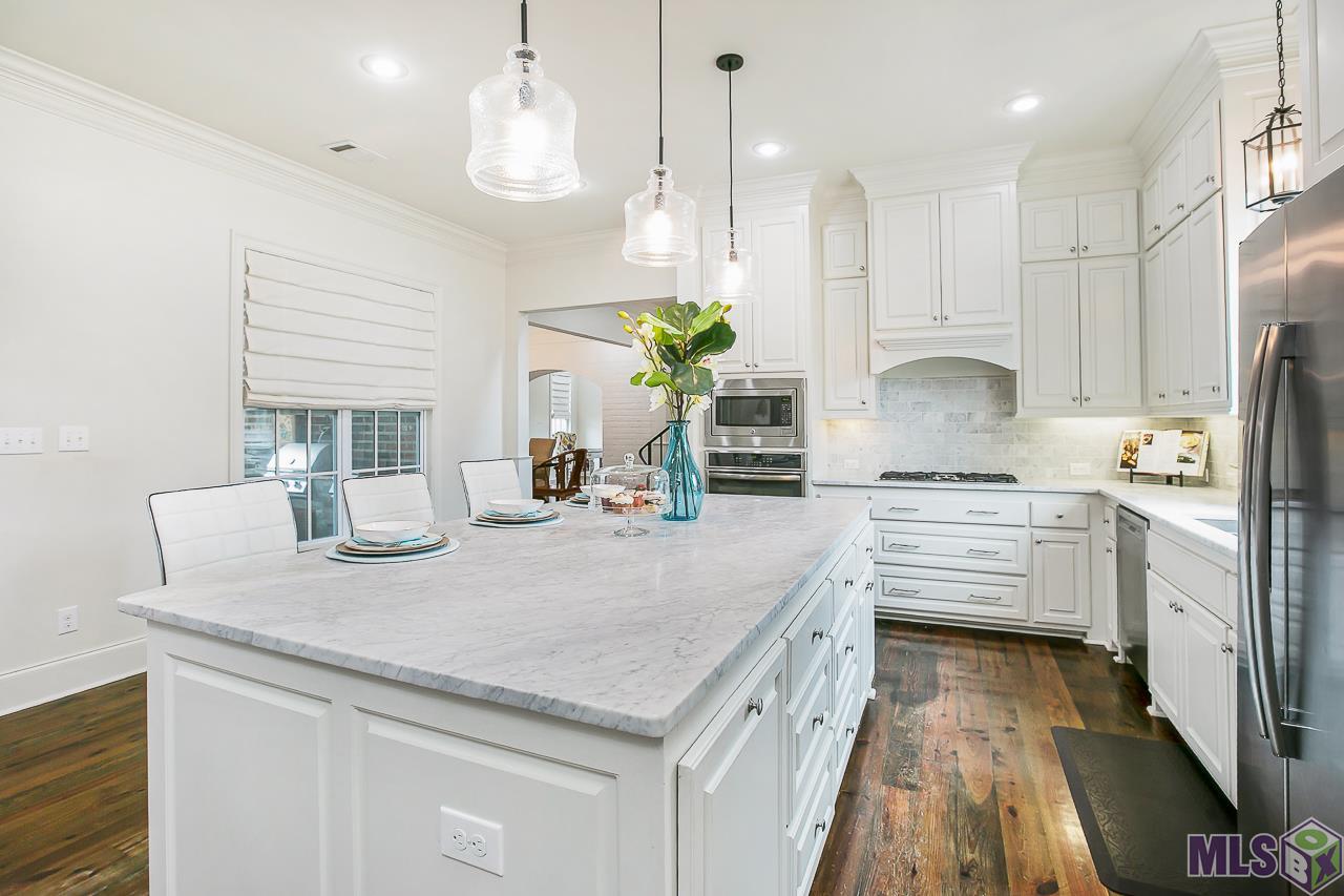 15552 Long Farm Road Baton Rouge, LA 70817 - Photo 10 of 32 KITCHEN WITH MARBLE COUNTERS