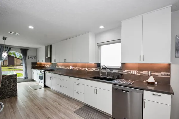 $399,900 | 15807 Brookvilla Drive, Houston, TX 77059