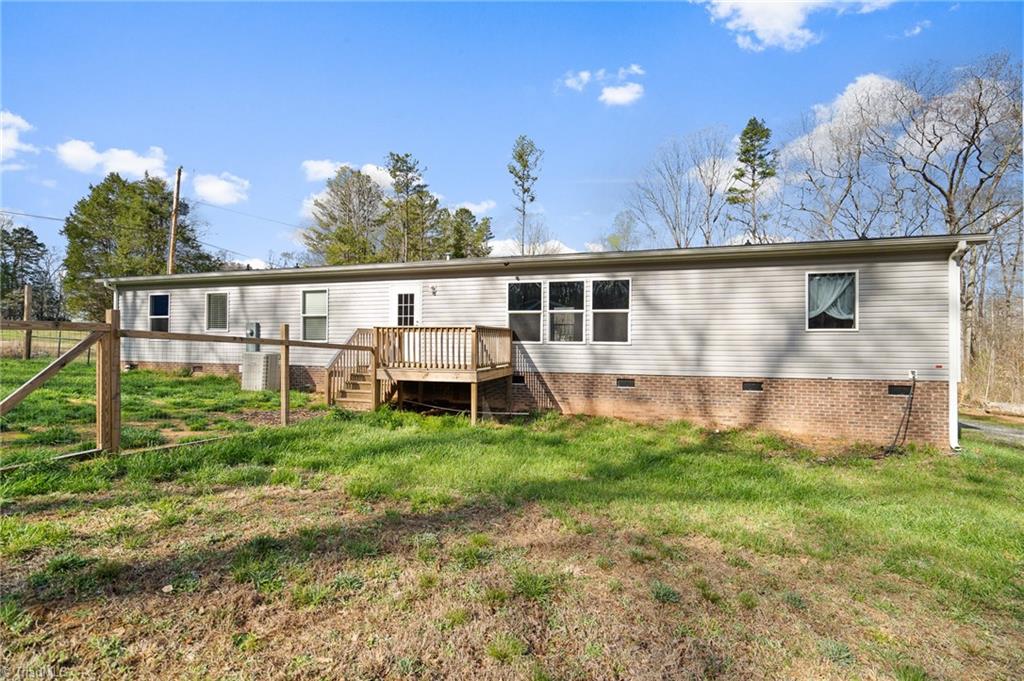 956 Kindley Road Thomasville, NC 27360 - Photo 29 of 34 Back deck and Fenced dog run