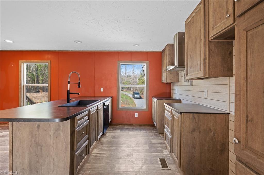 956 Kindley Road Thomasville, NC 27360 - Photo 8 of 34 Kitchen