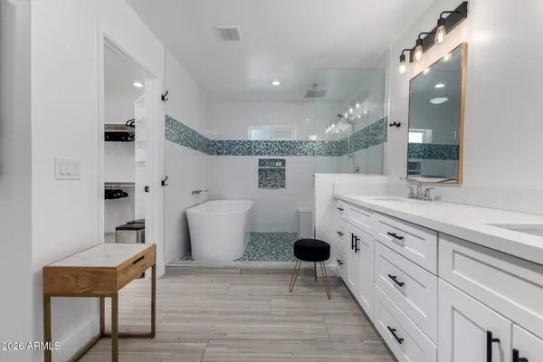 $4,950 | 11401 North 45th Place, Phoenix, AZ 85028