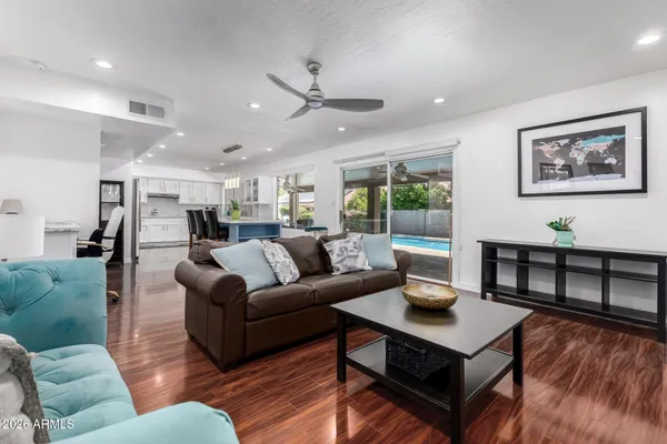 $4,950 | 11401 North 45th Place, Phoenix, AZ 85028