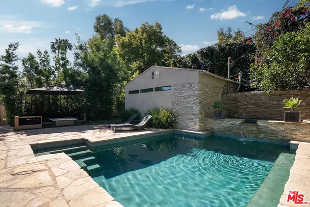 $2,280,000 | 107 South Gardner Street, Los Angeles, CA 90036