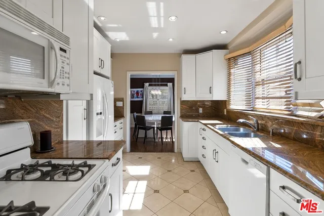 $2,280,000 | 107 South Gardner Street, Los Angeles, CA 90036