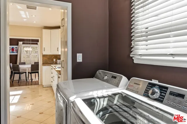 $2,280,000 | 107 South Gardner Street, Los Angeles, CA 90036