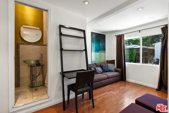 $2,280,000 | 107 South Gardner Street, Los Angeles, CA 90036