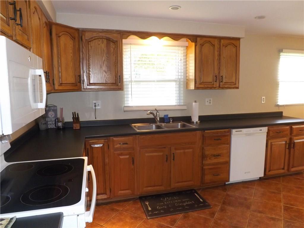 246 Shafer Road Coraopolis, PA 15108 - Photo 3 of 24 Gallery Image 3