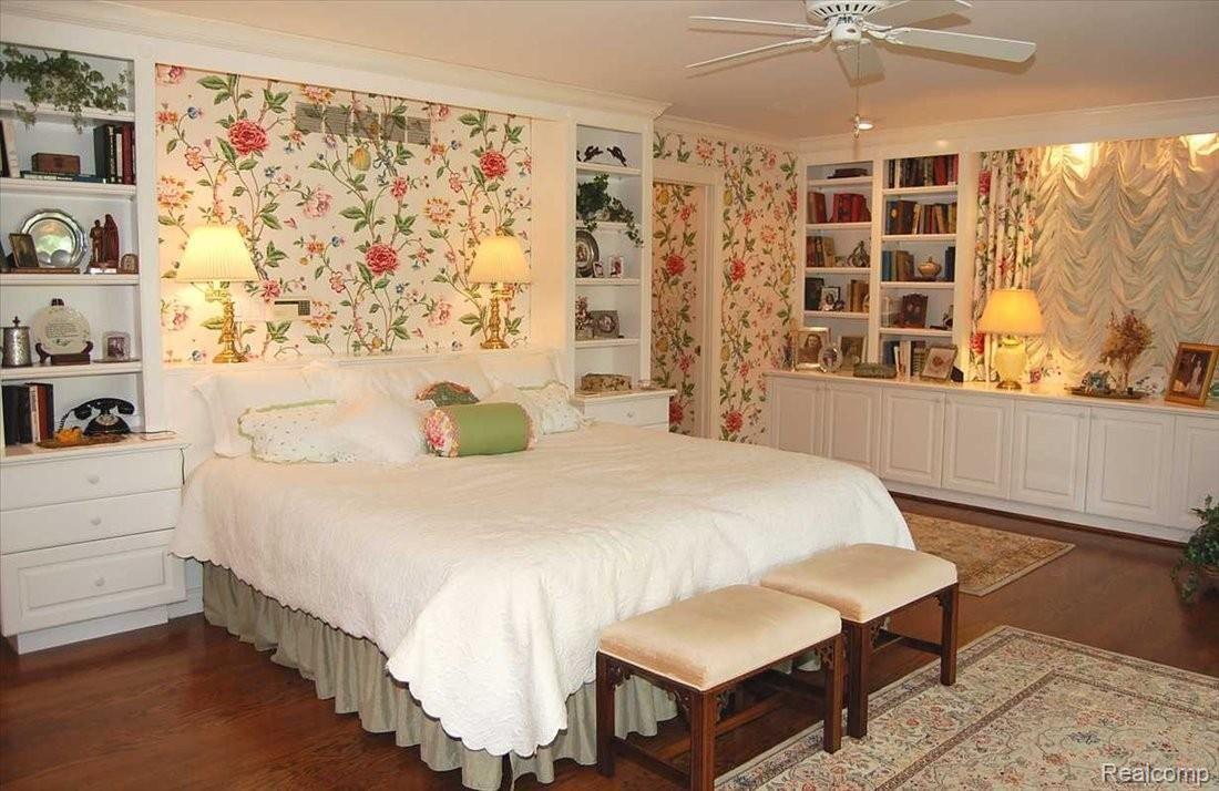 290 Moross Road Grosse Pointe, MI 48236 - Photo 16 of 25 Master Bedroom