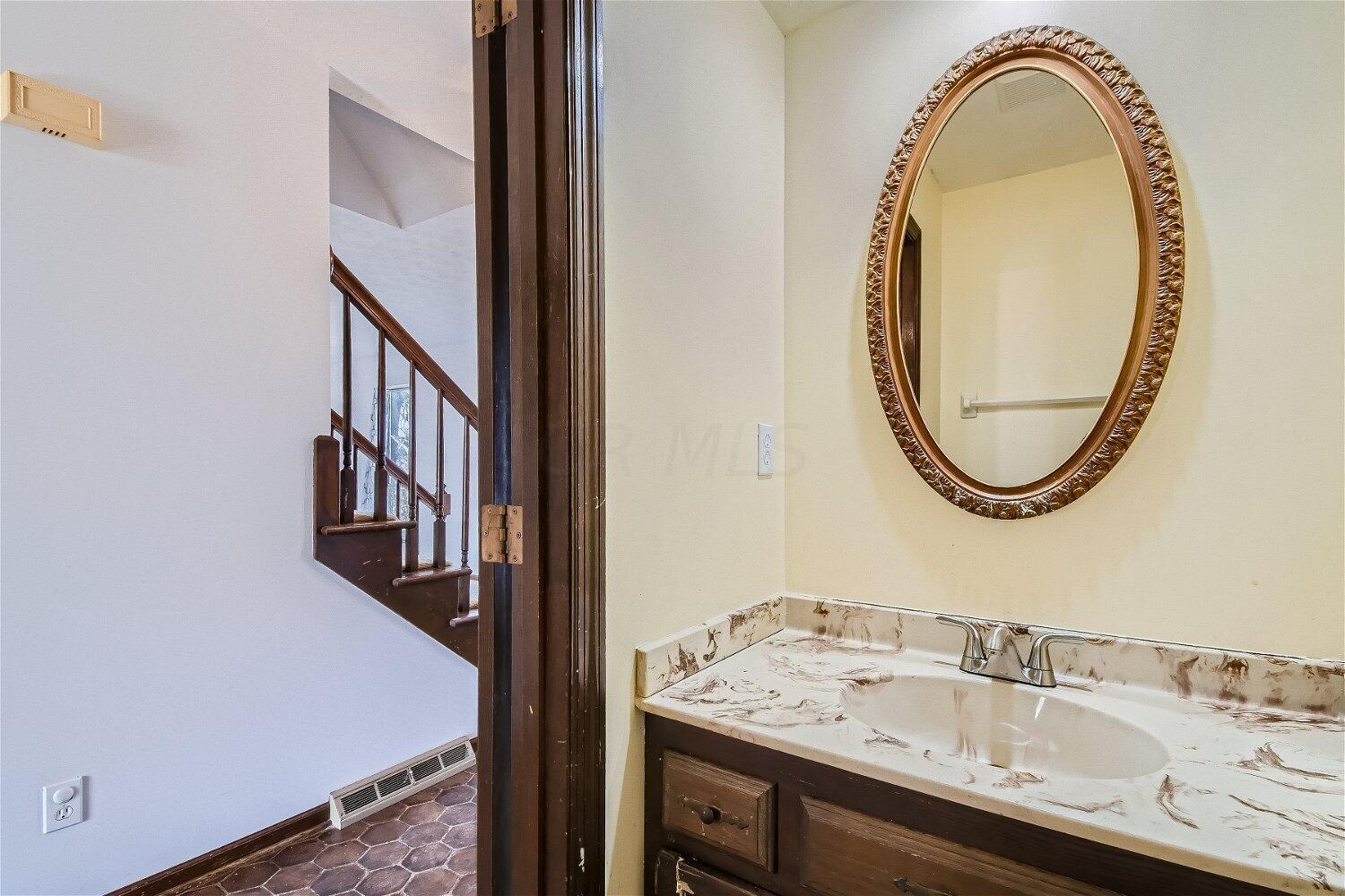 817 Riva Ridge Boulevard Columbus, OH 43230 - Photo 14 of 28 817 Riva Ridge Blvd - Web Quality - 013