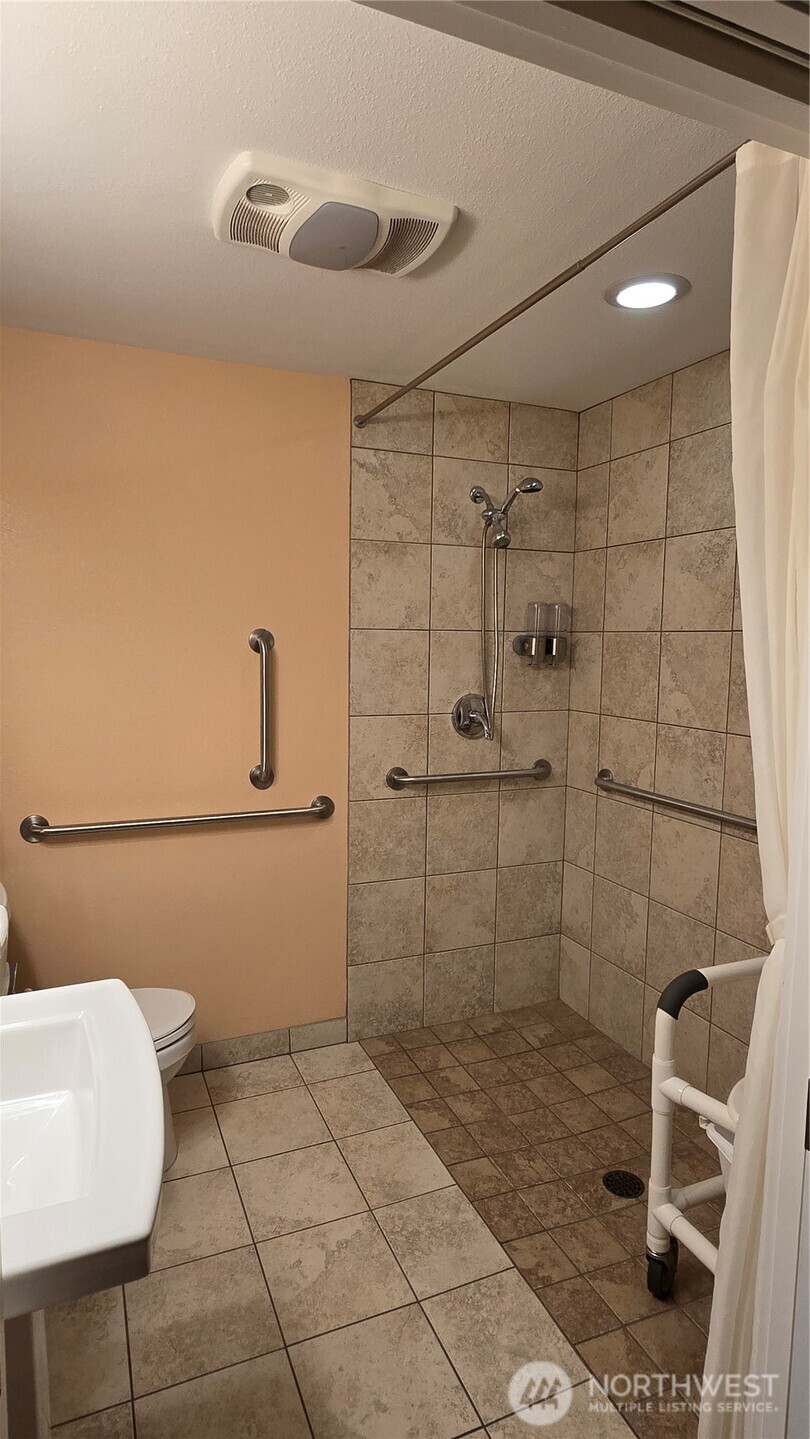 16342 72nd Avenue West Edmonds, WA 98026 - Photo 18 of 40