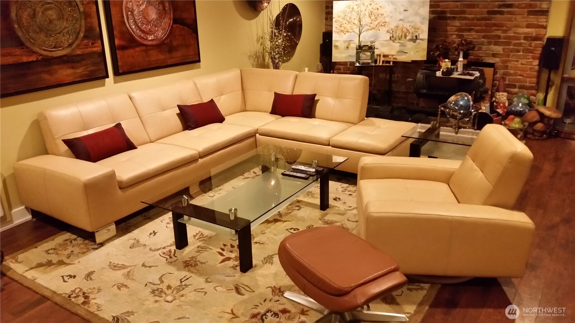 16342 72nd Avenue West Edmonds, WA 98026 - Photo 27 of 40 a living room with furniture