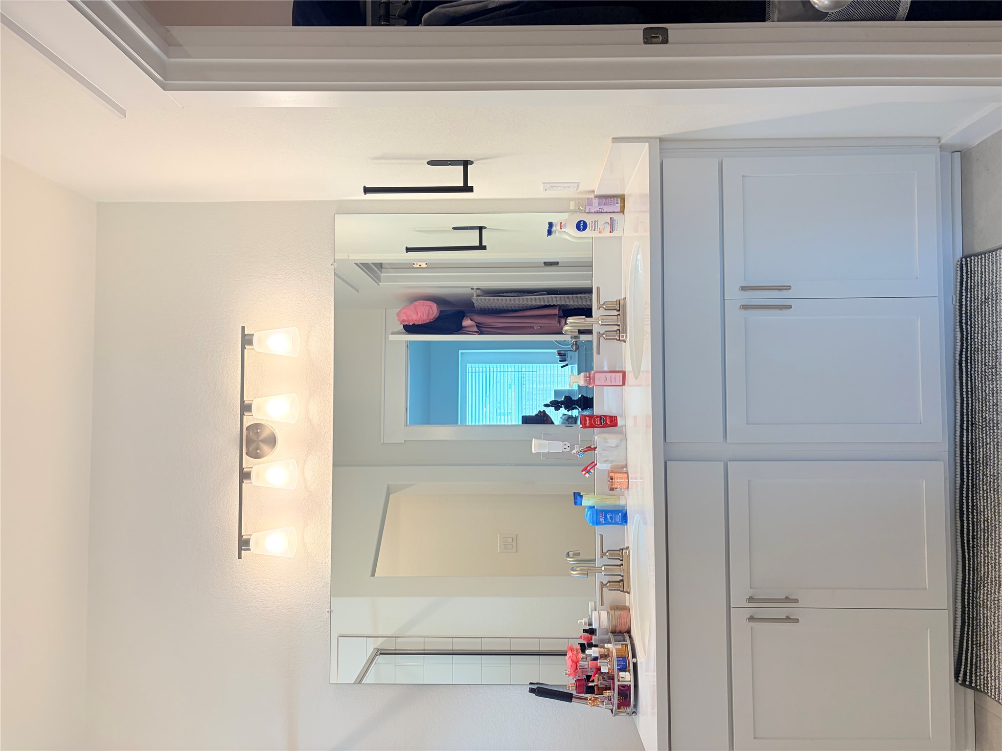 182 Shackleton Drive Kyle, TX 78640 - Photo 9 of 12 Full bathroom with double vanity and a spacious closet