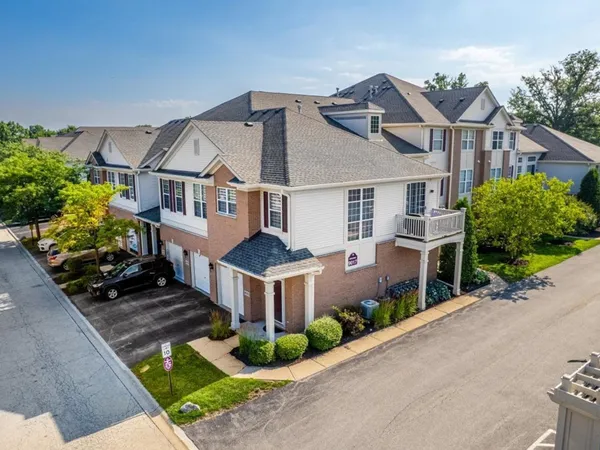 $299,900 | 9017 Concord Lane, Unit I, Justice, IL 60458