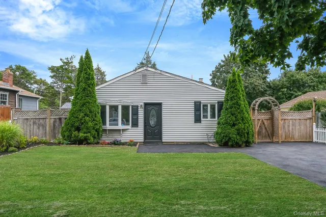 $449,999 | 66 Laurin Road, Calverton, NY 11933