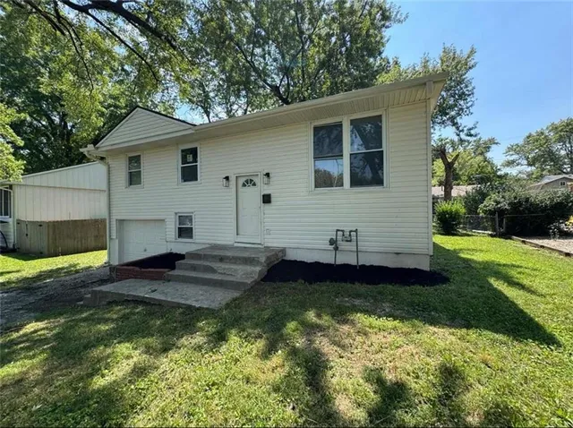 $215,000 | 18607 East 6th Street North, Independence, MO 64056