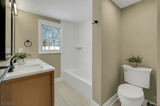 $749,000 | 583 West Shore Trail, Sparta, NJ 07871