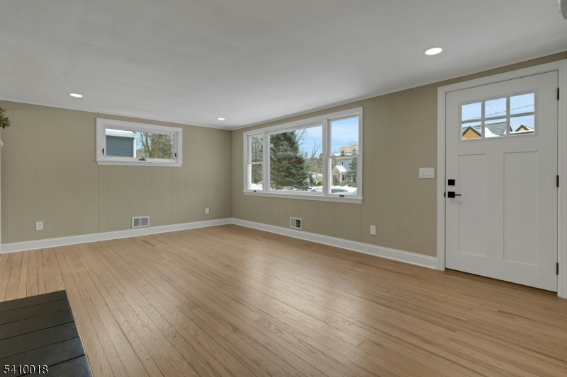 583 West Shore Trail Sparta, NJ 07871 - Photo 8 of 42