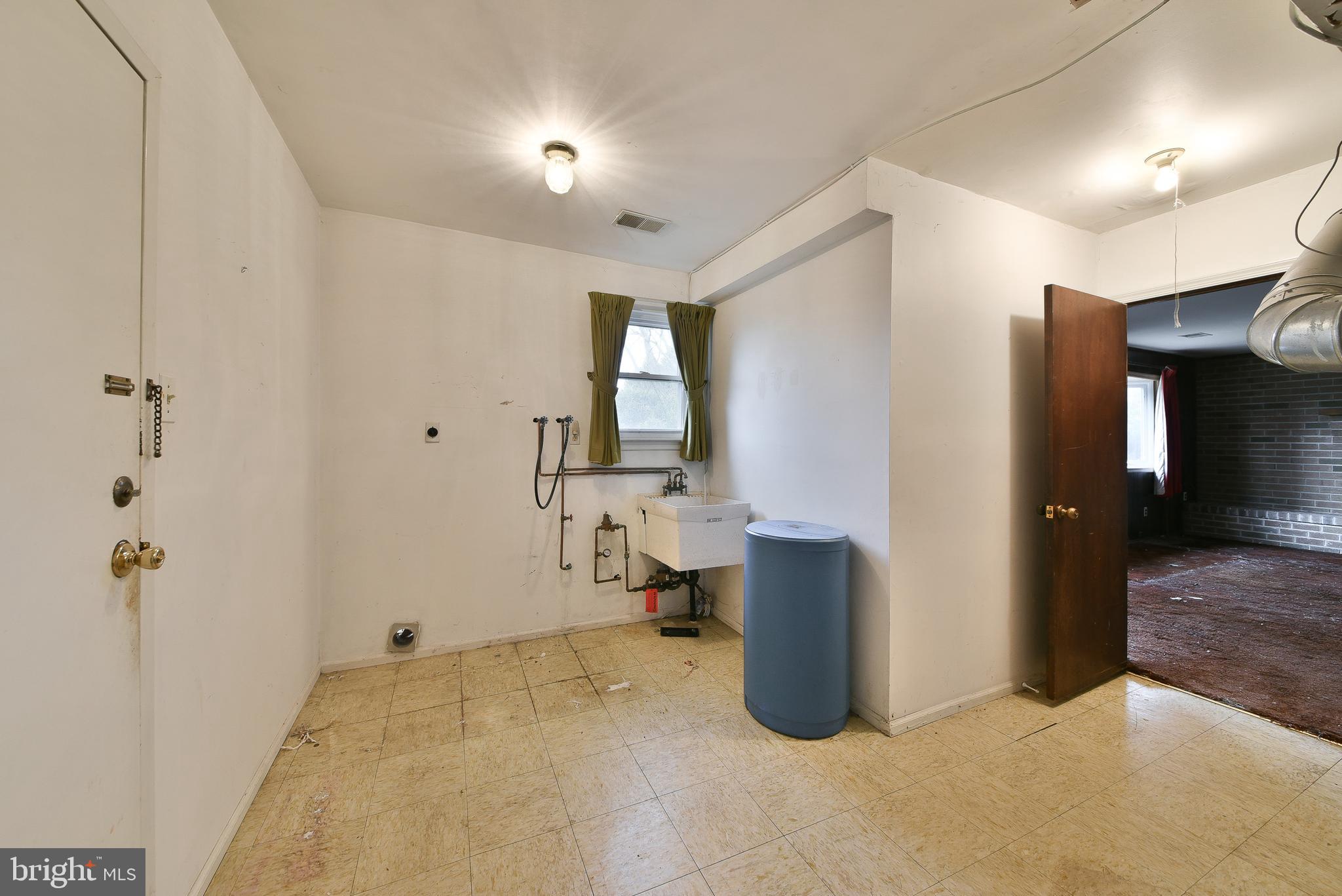 13 Glen Road Lansdale, PA 19446 - Photo 27 of 33 a view of a living room