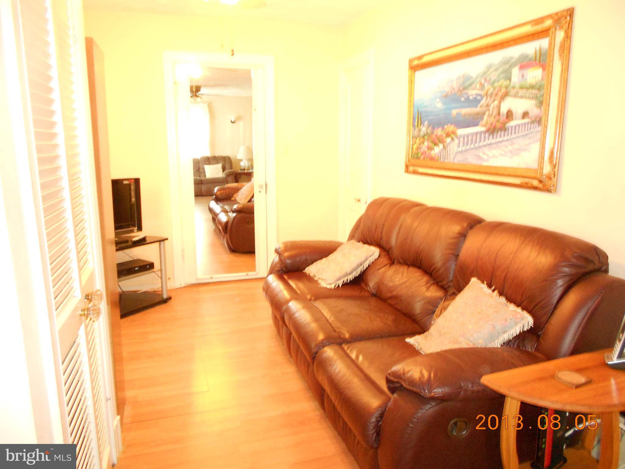 8 Riverside Road Baltimore, MD 21221 - Photo 3 of 24 Family Room
