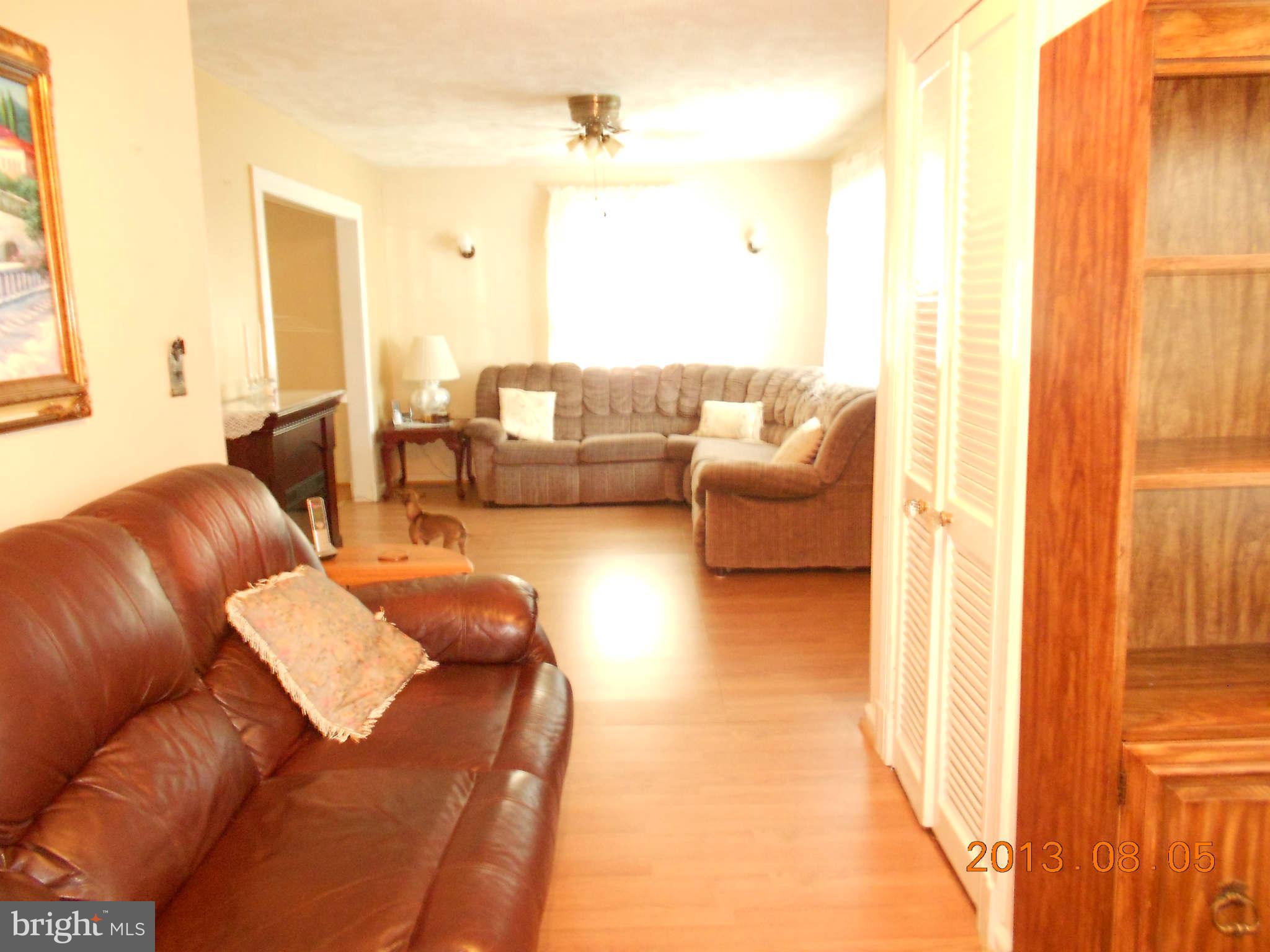 8 Riverside Road Baltimore, MD 21221 - Photo 5 of 24 Family Room