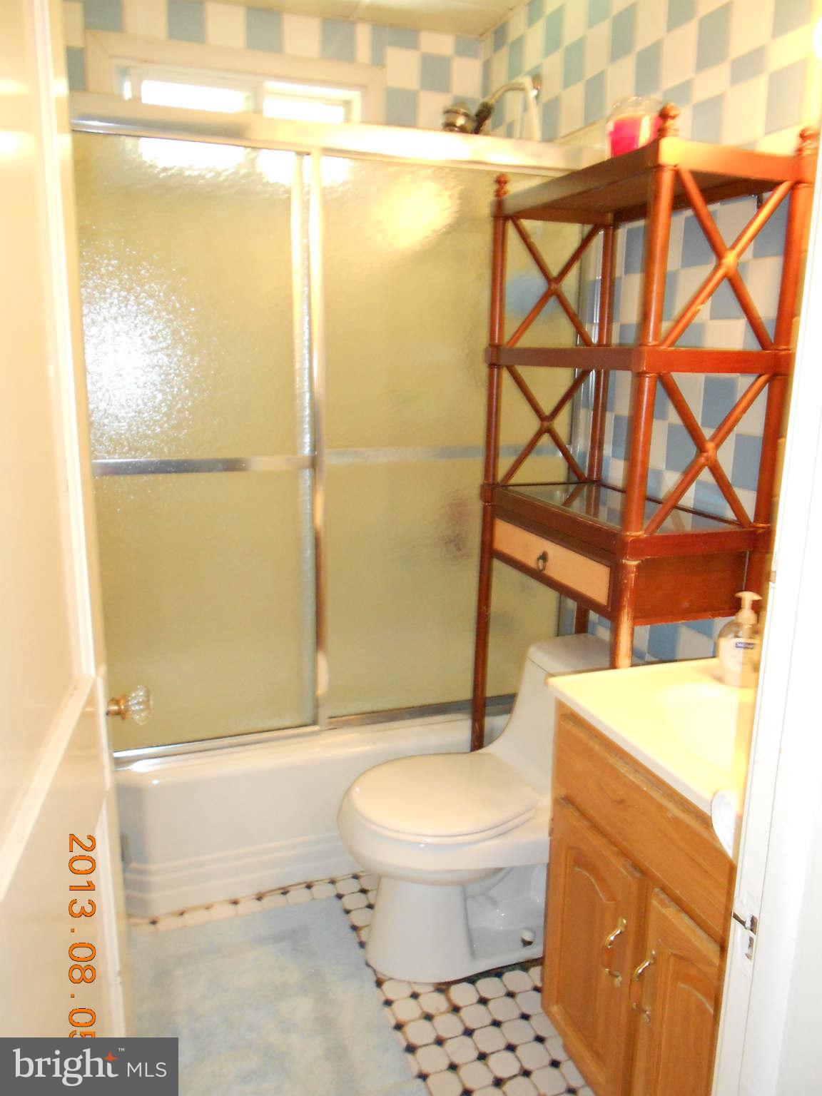 8 Riverside Road Baltimore, MD 21221 - Photo 7 of 24 Bath