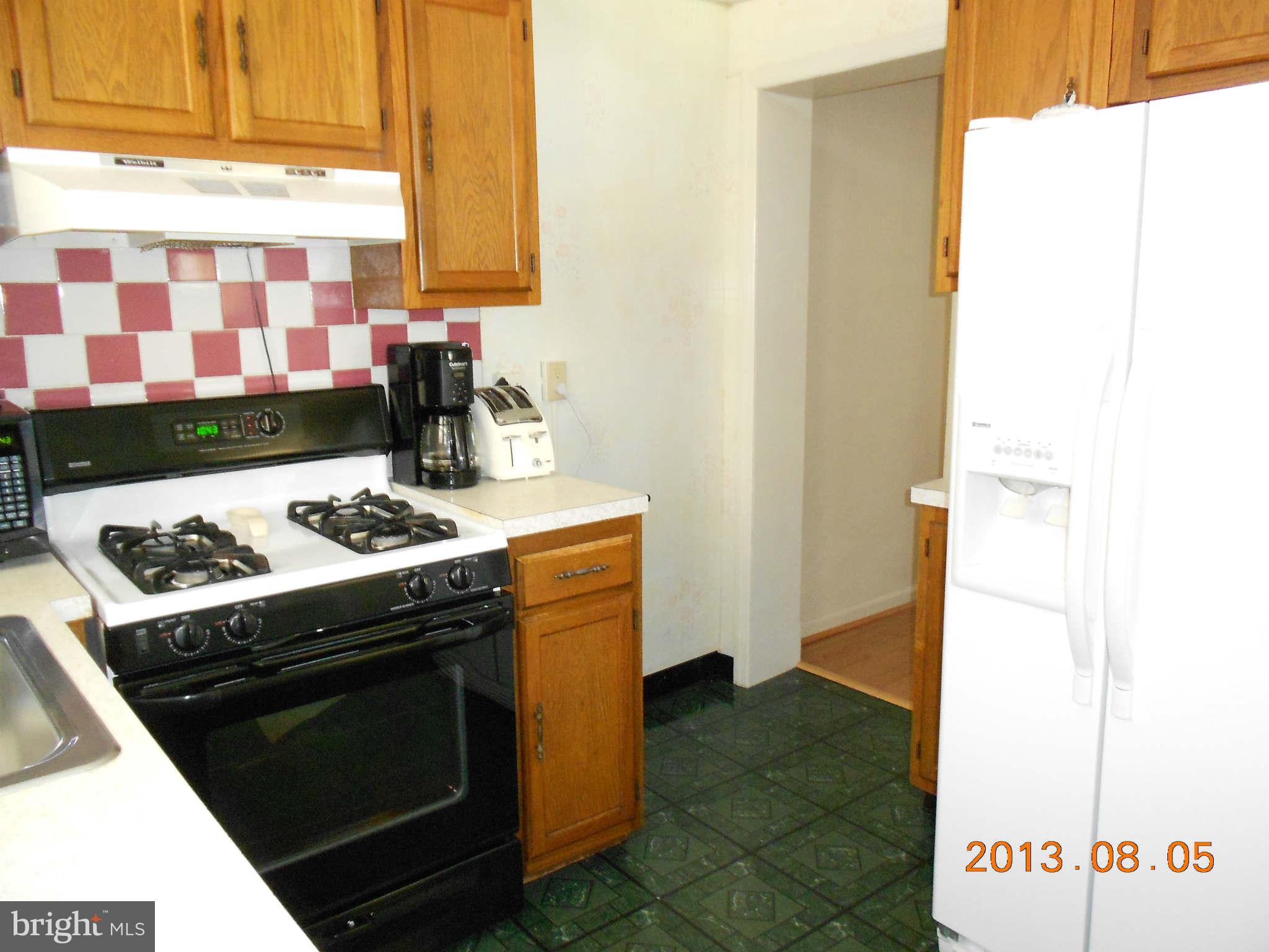 8 Riverside Road Baltimore, MD 21221 - Photo 9 of 24 Kitchen