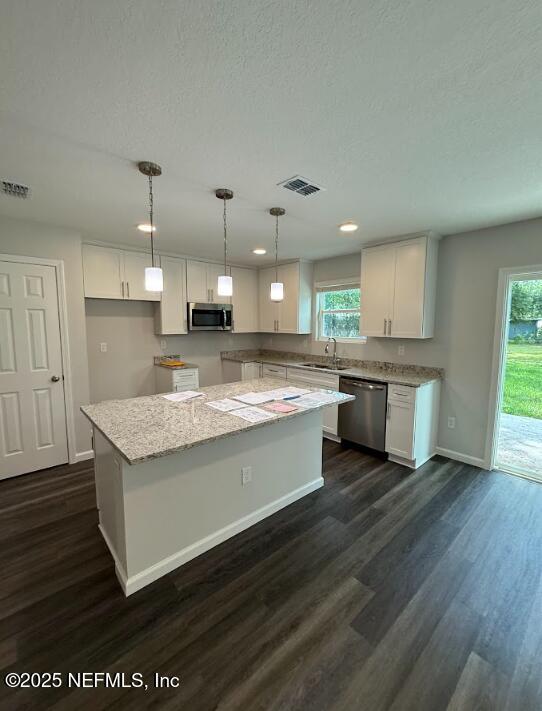 652 Cahoon Road North Jacksonville, FL 32220 - Photo 11 of 20 kitchen