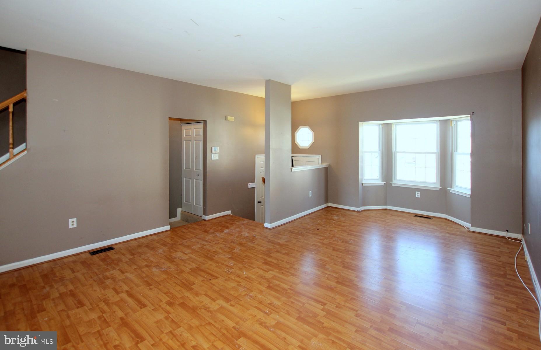 30 Hunters Gate Court Silver Spring, MD 20904 - Photo 3 of 23 Living room