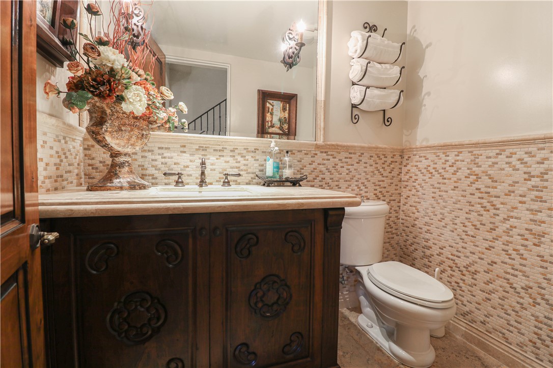 1119 Pine Street Huntington Beach, CA 92648 - Photo 15 of 33 Powder Room