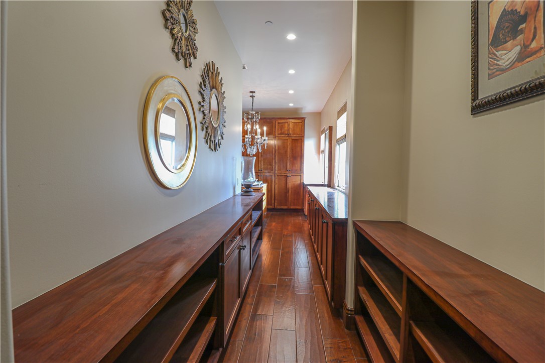 1119 Pine Street Huntington Beach, CA 92648 - Photo 22 of 33 Walk in closet entry