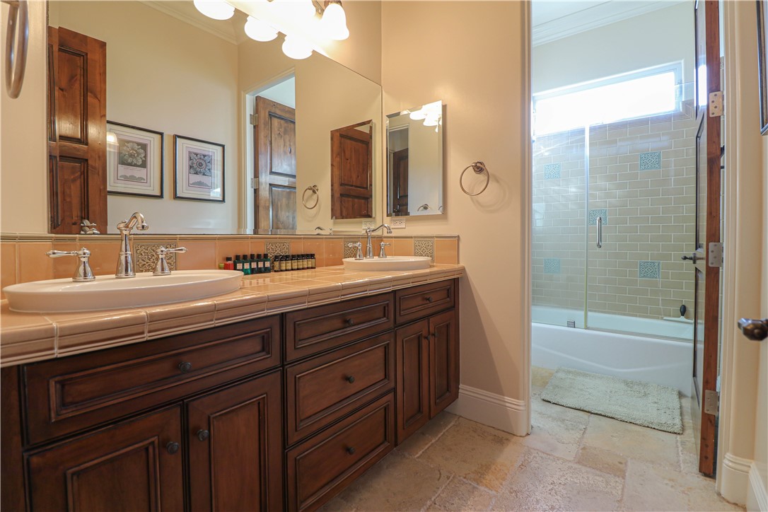 1119 Pine Street Huntington Beach, CA 92648 - Photo 30 of 33 Bathroom