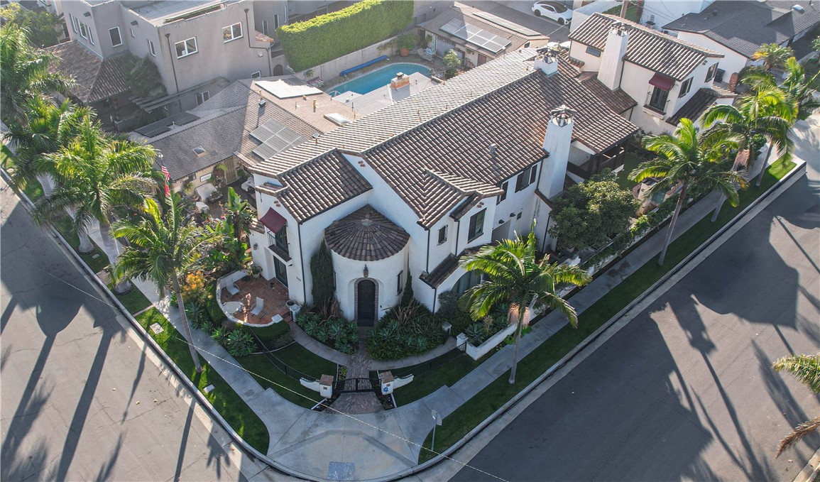 1119 Pine Street Huntington Beach, CA 92648 - Photo 3 of 33