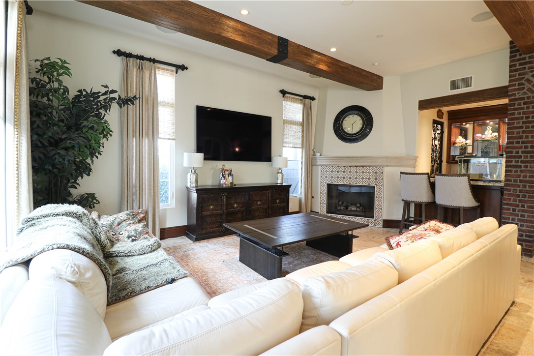 1119 Pine Street Huntington Beach, CA 92648 - Photo 7 of 33 Great Room