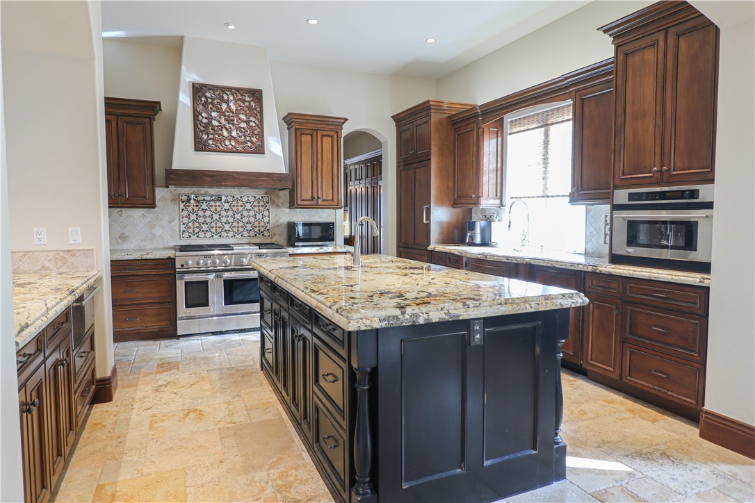 1119 Pine Street Huntington Beach, CA 92648 - Photo 9 of 33 Kitchen with 2 dishwashers